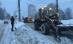 А снег не знал и падал. В Тольятти продолжают бороться с последствиями непрерывного снегопада