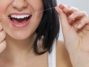 Для чего нужна зубная нить и как ею пользоваться?