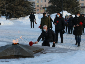 В память о подвиге. В Тольятти отмечают 78-ю годовщину полного снятия блокады Ленинграда