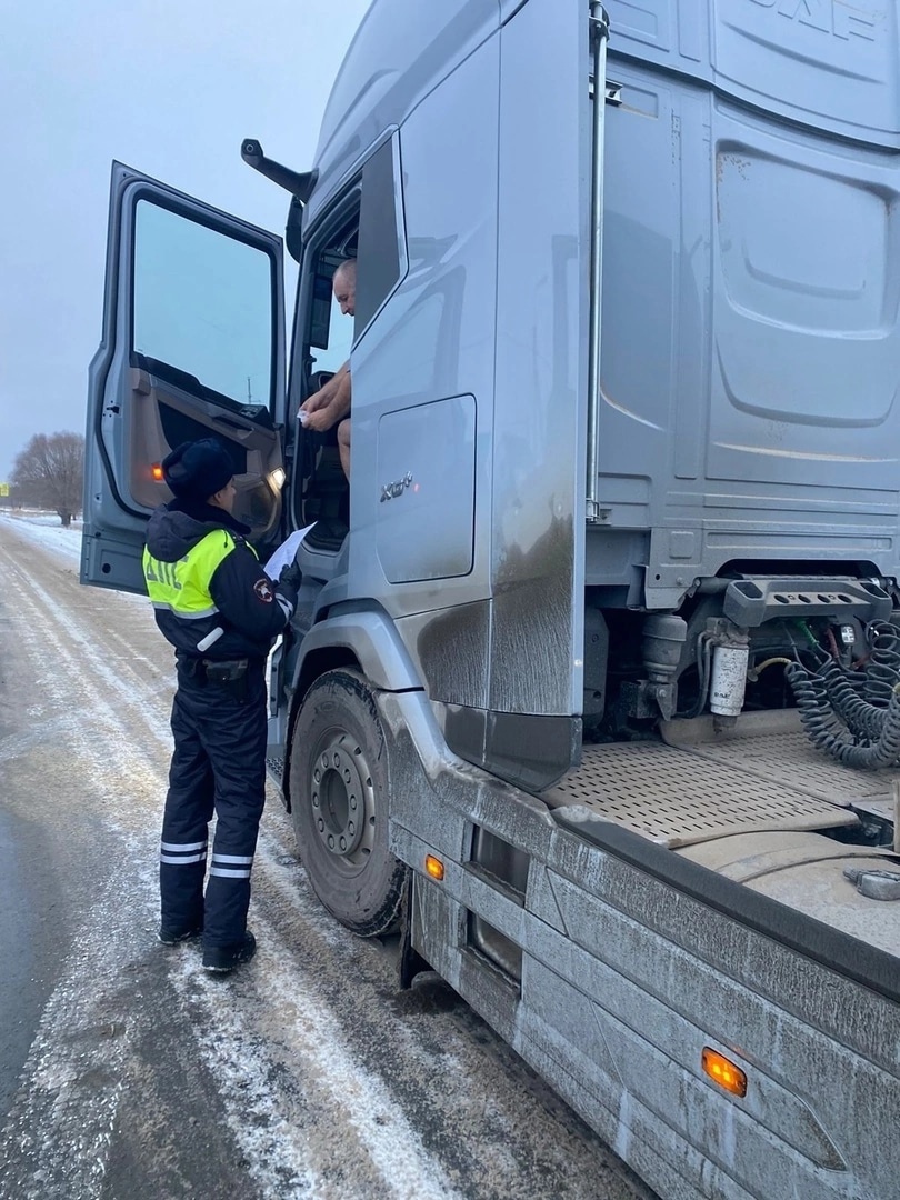 До улучшения погодных условий. В Самарской области перекрыли движение  грузовиков до границы с Казахстаном | 04.01.2023 | Тольятти - БезФормата