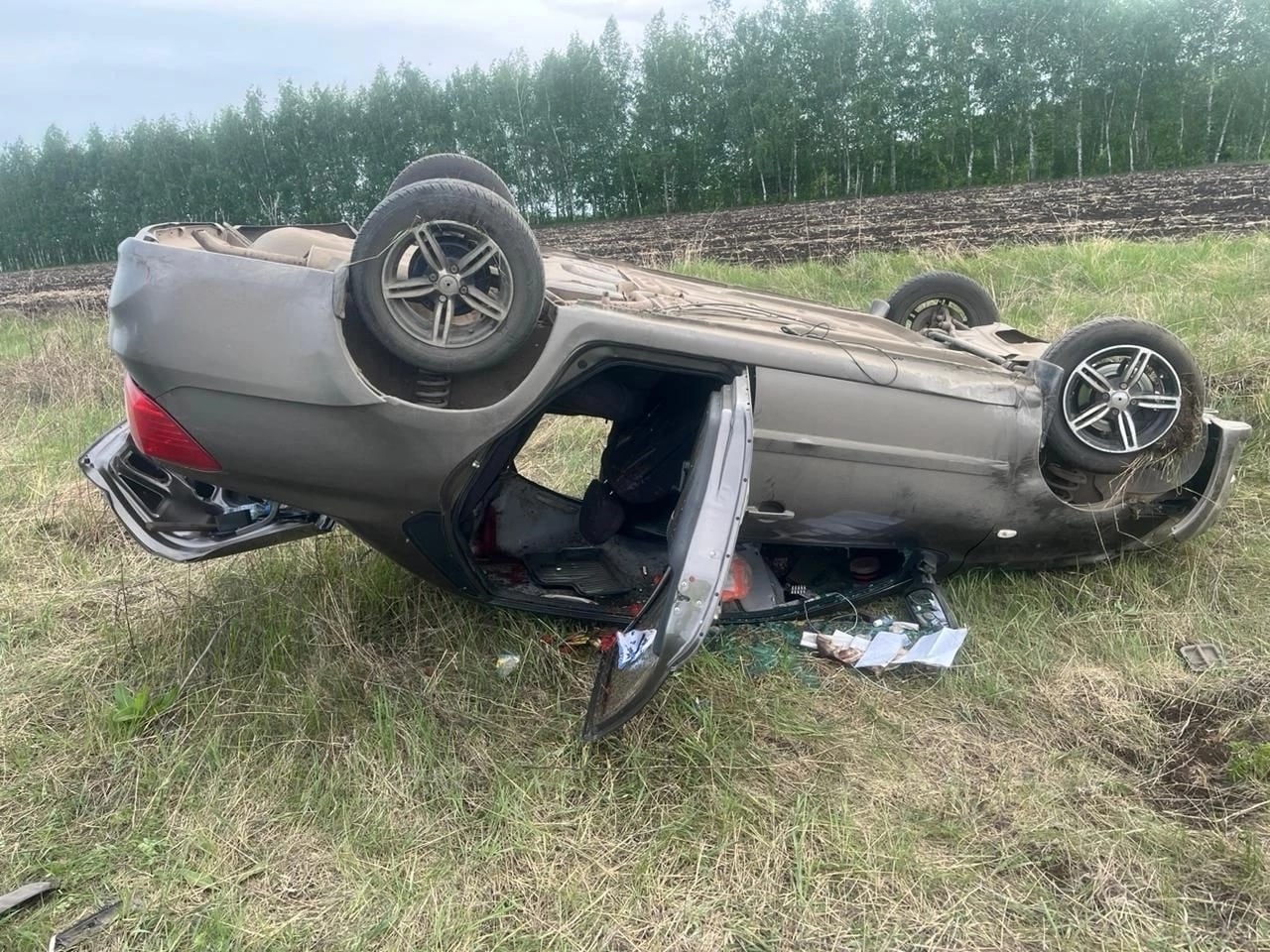 В Самарской области пьяный водитель, «поймав крышу», отправил в больницу  своих пассажиров – женщину и школьницу | телеканал ТОЛЬЯТТИ 24