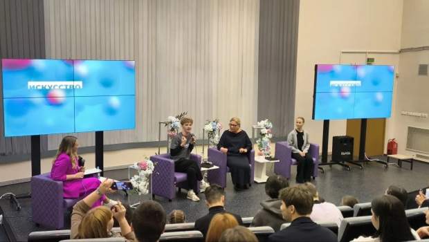 Мычали, показывали язык и кусали губы! Как прошел мастер-класс от актеров театра 