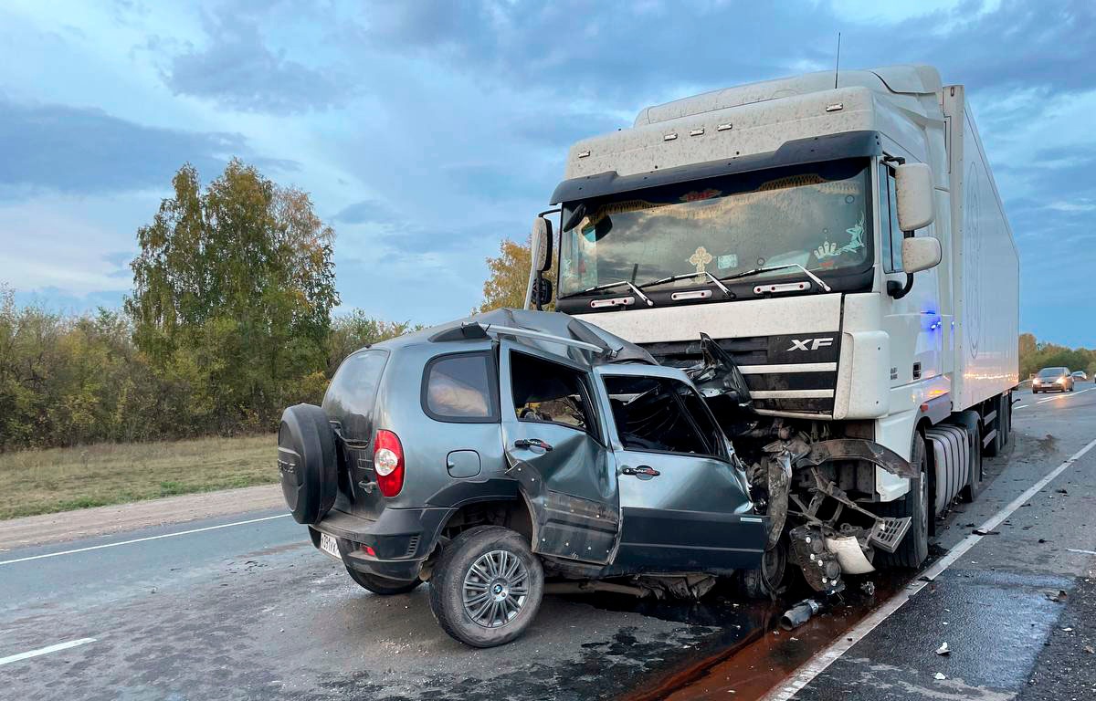 Смертельное ДТП в Самарской области. На рассвете легковушка попала под фуру  в лобовом столкновении | телеканал ТОЛЬЯТТИ 24