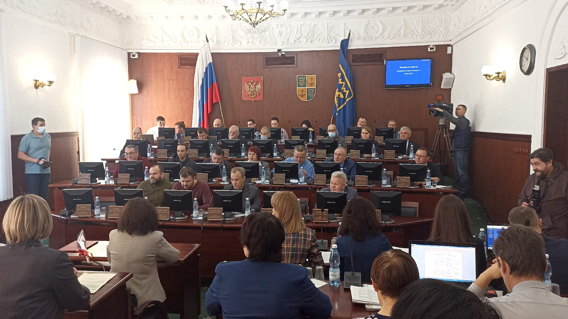 Песко-соляной смеси в достатке, техники меньше. На первом в новом году  заседании думы Тольятти обсуждают проблемы очистки дорог от льда и снега |  телеканал ТОЛЬЯТТИ 24