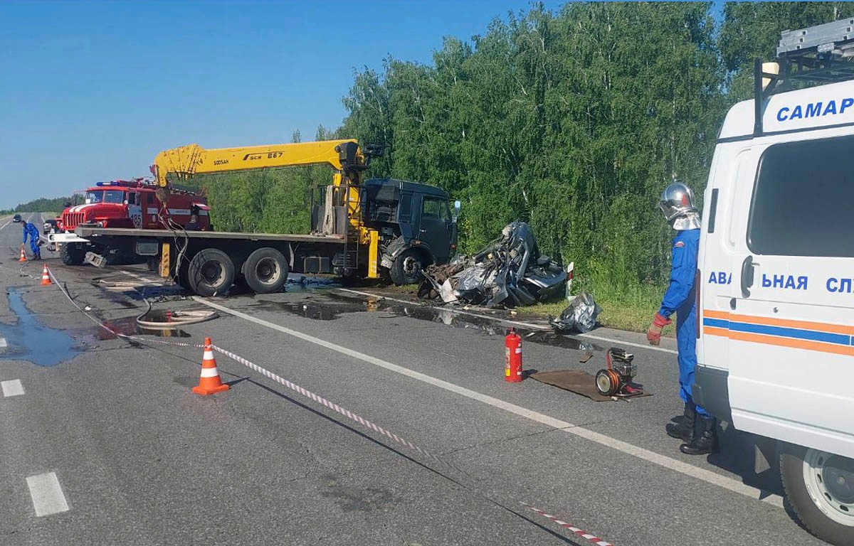 Жуткое ДТП в Самарской области. Тело погибшего водителя извлекали из  легковушки больше двух часов | телеканал ТОЛЬЯТТИ 24