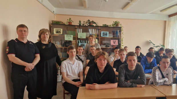Будьте бдительны! Полицейские и общественники рассказали тольяттинским студентам, как обезопасить себя от мошенников