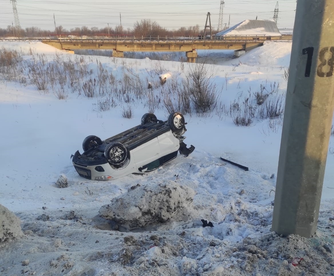 На Обводном шоссе водитель кроссовера вылетел в кювет | 14.01.2024 |  Тольятти - БезФормата