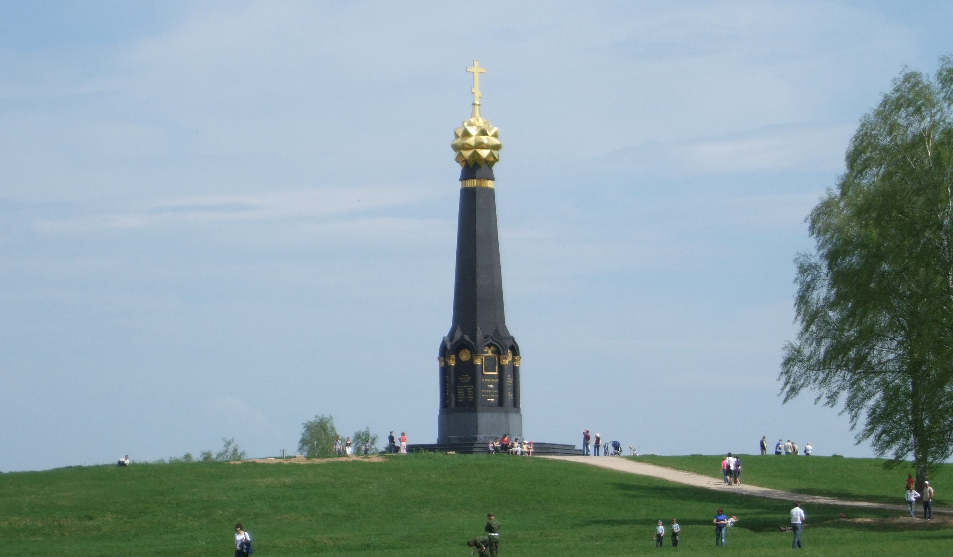 Бородинское поле. Главный монумент на месте, где была батарея Раевского