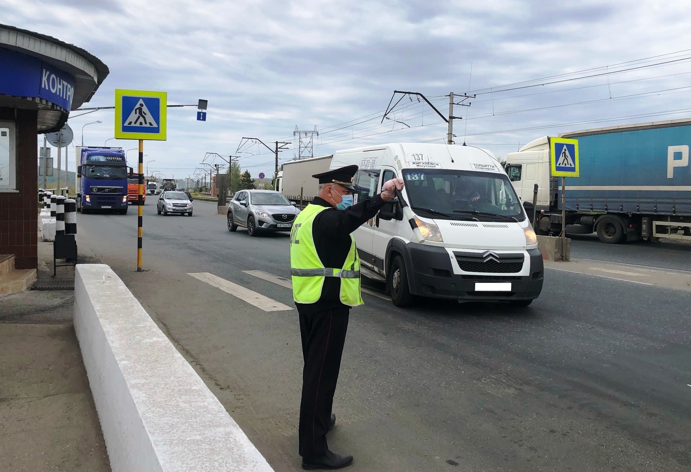 На территории города Тольятти сотрудники ГИБДД усилили контроль за  пассажирскими перевозками | телеканал ТОЛЬЯТТИ 24