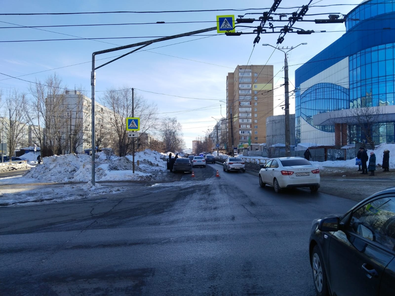 Побежал на красный свет - оказался в больнице. На ул. Матросова был  совершен наезд на ребенка | телеканал ТОЛЬЯТТИ 24