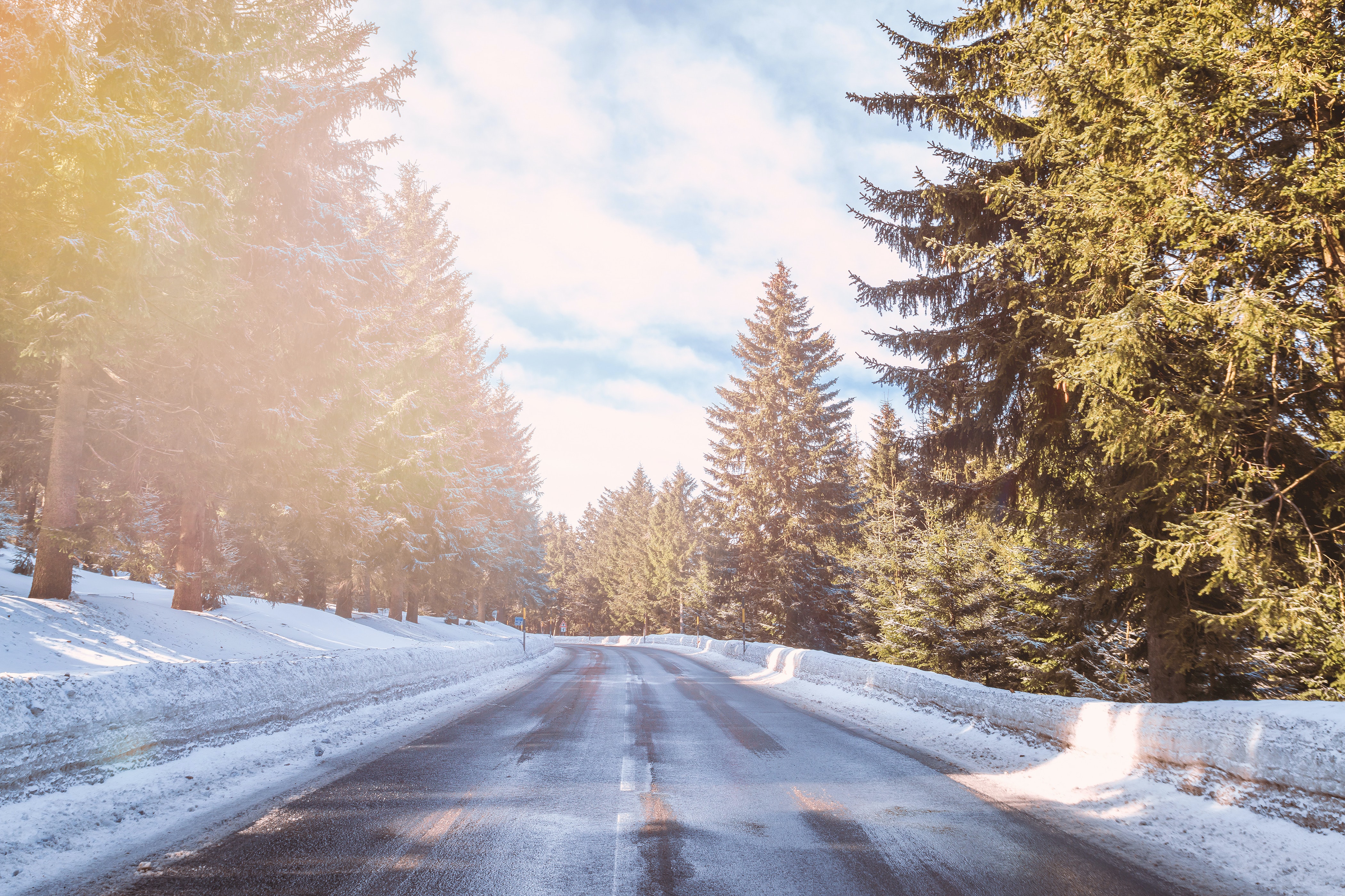 Дорога без снега. Зимняя дорога. Заснеженная дорога. Снег на дороге. Трасса зима.