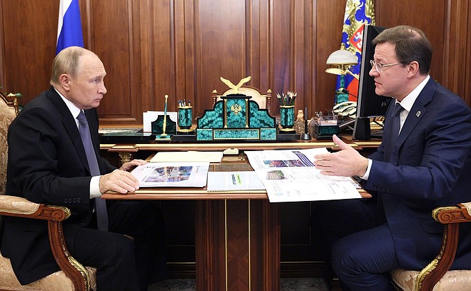 Владимир Путин провёл рабочую встречу с губернатором Самарской области Дмитрием Азаровым