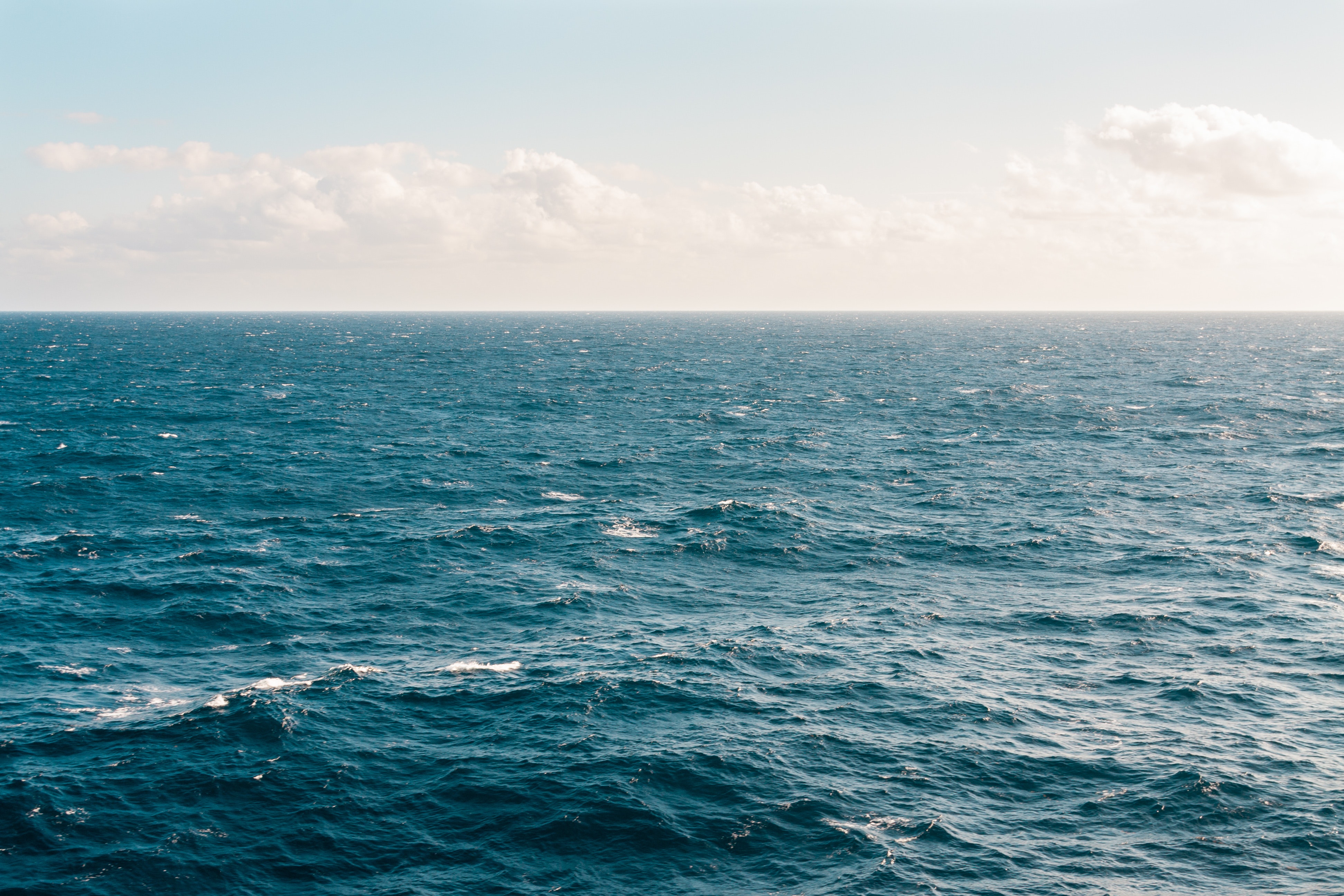 Море какое бескрайнее. Океан. Спокойное море. Открытое море. Бескрайний океан.