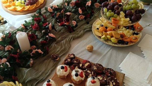 Новогодний стол для семьи обойдется в среднем в 6 тысяч рублей