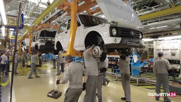 Чем встретил наш город и главный завод 100 студентов со всей страны? 