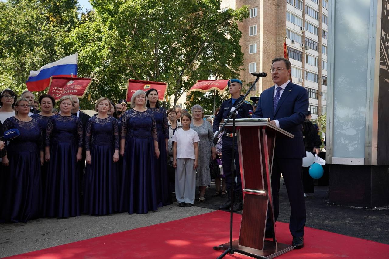 В Сызрани открыли стелу «Город трудовой доблести»: 25-метровый монумент  установили в Кузнецком парке | телеканал ТОЛЬЯТТИ 24