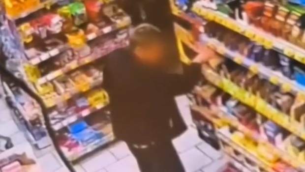 Алкоголь и шоколад: необычная кража в Жигулёвске