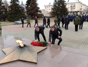 Слава тех не умирает, кто за Отечество живёт. В Тольятти почтили Героев Отечества