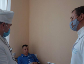 «Ребята имеют все шансы на полное восстановление». Дмитрий Азаров навестил раненых бойцов в военном госпитале