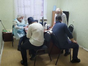 Не страшны теперь ни грипп, ни COVID! В Тольятти продолжается прививочная кампания 