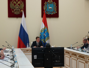 Увеличение социальной поддержки и расширение действующих мер помощи. Дмитрий Азаров провел заседание областного Правительства