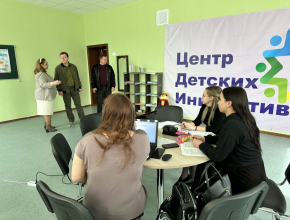 Дмитрий Азаров обсудил с главой города-побратима Снежное планы по восстановлению соцобъектов