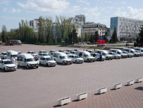 Ключи от 57 новых автомобилей Дмитрий Азаров вручил медикам региона