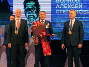 За особые заслуги перед городским сообществом! В преддверии Дня города в Тольятти наградили почётных граждан