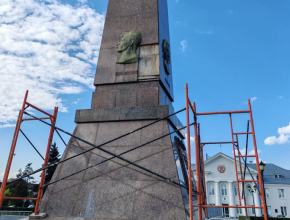 В Тольятти приступили к ремонту обелиска Славы на площади Свободы