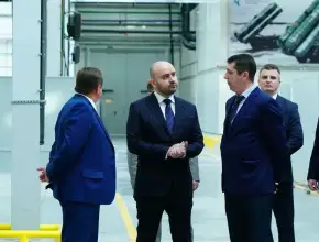 О развитии промышленности Самарской области! Вячеслав Федорищев — о визите на завод «Салют» Об этом поделился в своих социальных сетях Вячеслав Федорищев