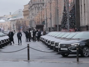 Депутаты пересаживаются на автомобили отечественного производства