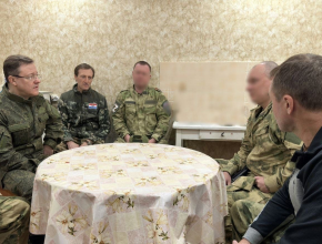 Дмитрий Азаров встретился в зоне проведения СВО с росгвардейцами и поблагодарил их за службу