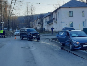 Не уступил дорогу. В Жигулёвске в результате аварии на перекрёстке пострадала женщина