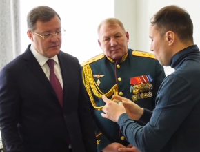 Всё для фронта! Губернатор Дмитрий Азаров и гвардии генерал-лейтенант Андрей Колотовкин встретились с производителями боевых беспилотников