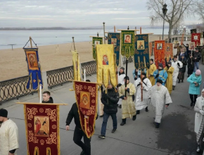 Вячеслав Федорищев принял участие в Божественной литургии и молитвенном шествии в честь Собора Архистратига Михаила