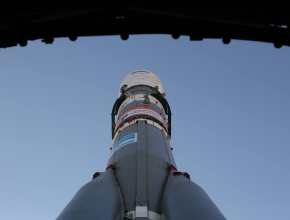 Самарская ракета-носитель «Союз-2.1а» готовится к старту с Байконура