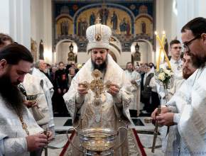 Епископ Тольяттинский и Жигулёвский Нестор провел праздничную литургию в Преображенском кафедральном соборе