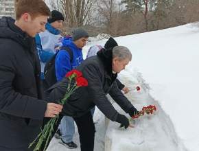 Доказали любовь к Родине ценой своей жизни. В память о молодогвардейцах в Тольятти возложили цветы к мемориалу Ульяны Громовой 