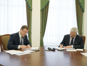 «Мы рады принимать наших друзей, гостей из других стран». Дмитрий Азаров подписал соглашение о взаимодействии Самарской области с Россотрудничеством