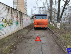 Женщина под КамАЗом: в Тольятти произошло ДТП, пострадала пенсионерка