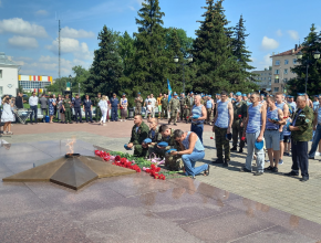 Вечная память и слава героям! На площади Свободы тольяттинцы почтили память героев Великой Отечественной войны и бойцов, погибших в ходе спецоперации на Украине