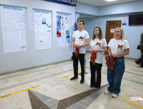 В память о воинах, погибших при защите Родины. Как прошла акция «Георгиевская ленточка» в ТХТК