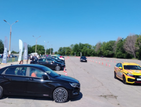 Тест-драйв автомобилей LADA - одно из самых любимых занятий гостей Дня открытых дверей АВТОВАЗа
