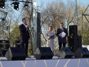 «Zа мир – без нацизма!» Губернатор Дмитрий Азаров поддержал российских военнослужащих в патриотическом телемарафоне 