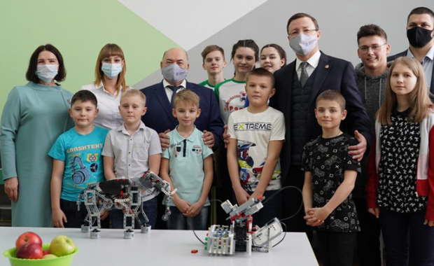 Губернатор Самарской области Дмитрий Азаров ознакомился с разработками минитехнопарка «Квантум»