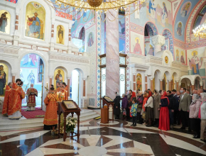 Дмитрий Азаров встретил Пасху в Софийском соборе вместе с самарцами