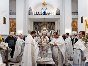 С надеждой на освящение души и тела. В Крещенский сочельник епископ Тольяттинский и Жигулёвский Нестор совершил чин великого освящения воды