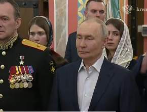 Президент России Владимир Путин поздравил православных христиан, всех граждан страны, празднующих Рождество Христово