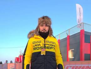 К старту гонок всё готово! Наш коллега сегодня будет выполнять роль комментатора закрытого парка