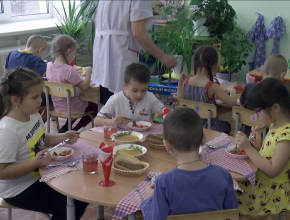 Как кормят в школах и детсадах? В Тольятти проверили качество питания в детских учреждениях